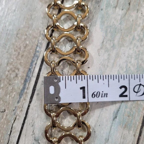 Elegant Gold Bracelet for Women - Picture 4 of 9